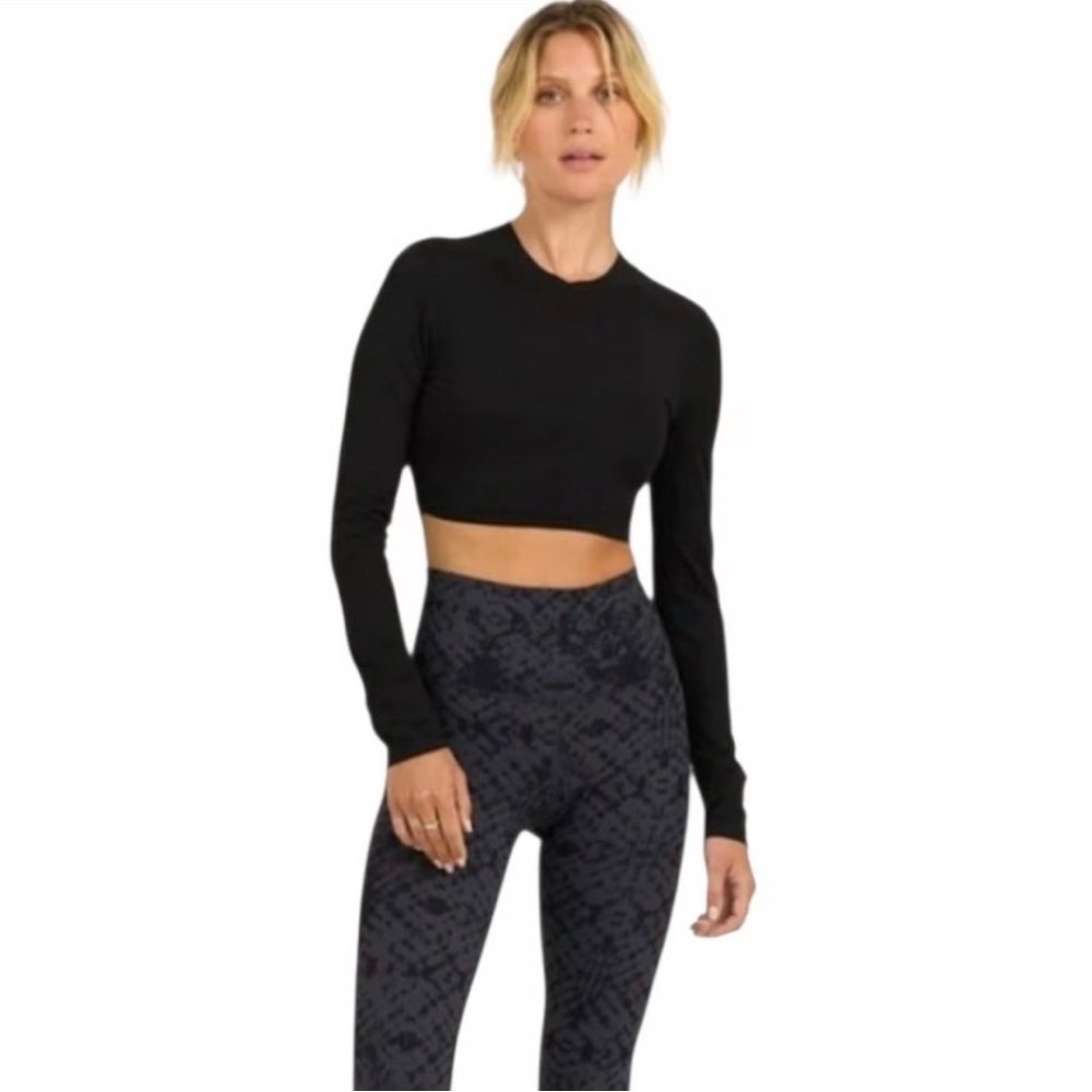 Vuori Lux Cropped Long Sleeve Tee Black Size L NWT - Picture 2 of 5